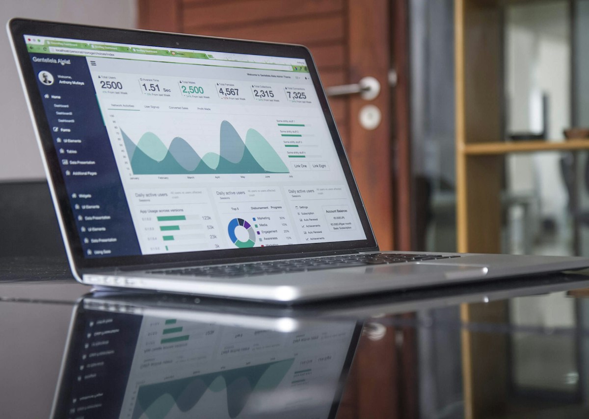 Laptop mit Datenauswertung